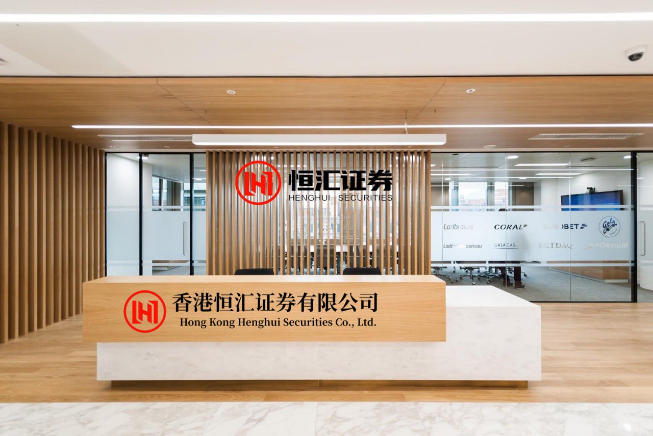 中金财富 非农爆冷叠加关税冲击，恐慌指数一度涨超29%，亚马逊跌超8%，苹果、英伟达跌超2%！原油大跌！经济学家警告......